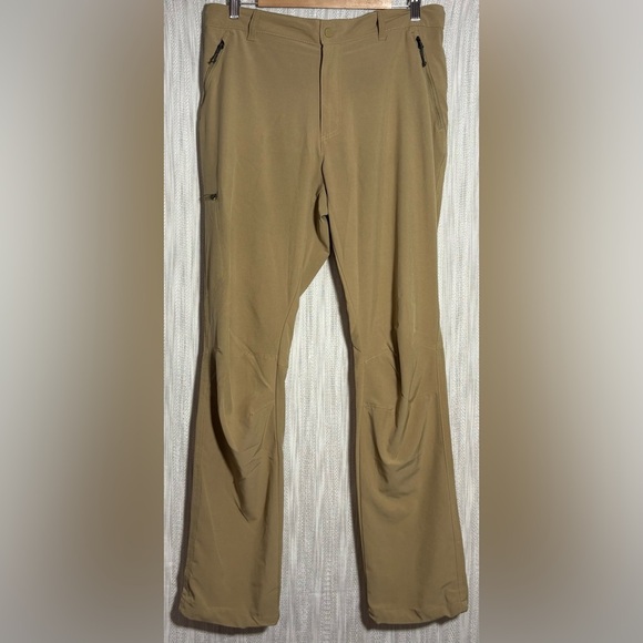 Columbia Other - Columbia Men's Tan Chinos with Zippered Pockets